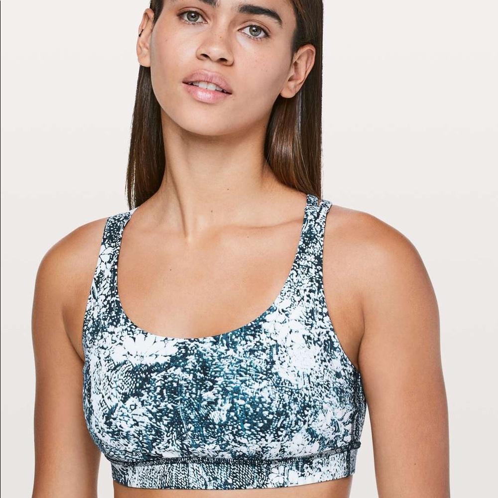 Size 6 LULULEMON Energy Bra like new